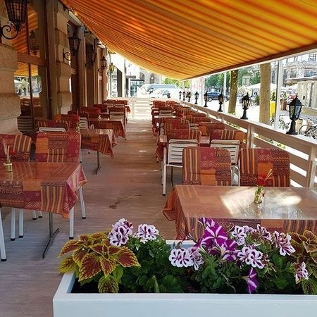 Unserer große Restaurantterrasse
